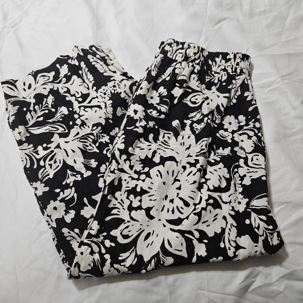 Christian Siriano Black And White Capri Pants With Pockets!